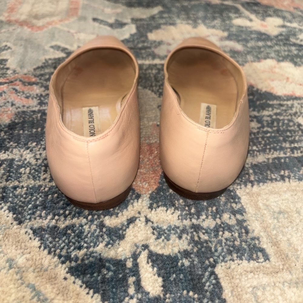 Manolo Blahnik Women's Beige Flats - Picture 6 of 7